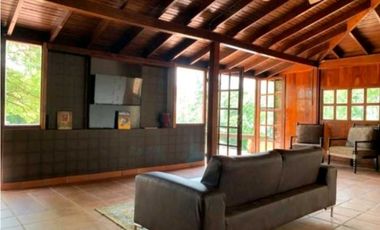 VENDO HERMOSA CASA DE MONTAÑA ESTILO VILLA INGLESA EN CERRO AZUL