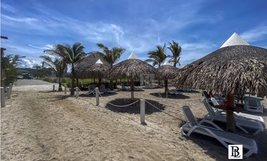 VENTA DE APARTAMENTO EN PLAYA CARACOL, PH AIRES DEL MAR  (2) P