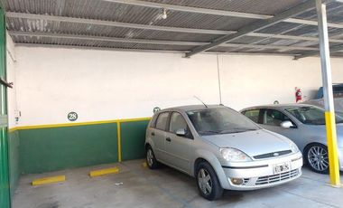 Venta cochera con excelente renta