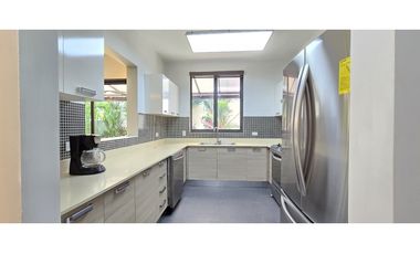 Se Vende Casa en River Valley con LOTE EXTRA y privilegiada Ubicación