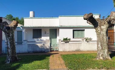 CASA AMERICANA EN VENTA 3 AMBIENTES EN TEMPERLEY
