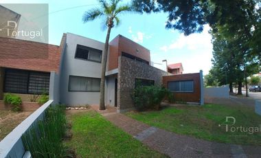 VENTA / ALQUILER CASA 3 DORM - ZONA LASALLE - ZONA NORTE - PILETA - QUINCHO