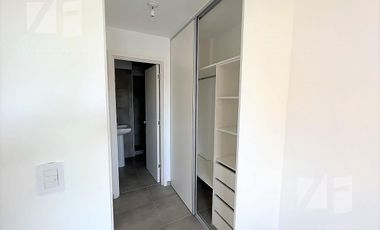 Local de 36m2 con 1 baño y 4mts de Frente de Vidriera