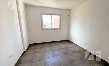 Local de 36m2 con 1 baño y 4mts de Frente de Vidriera