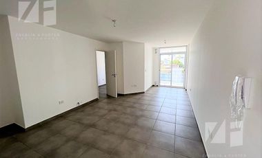 Local de 36m2 con 1 baño y 4mts de Frente de Vidriera