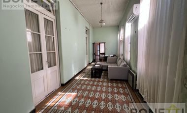 Casa antigua en venta en excelente ubicación y un hermoso patio