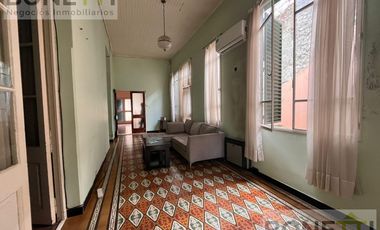 Casa antigua en venta en excelente ubicación y un hermoso patio