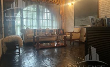 Casa estilo chalet 6 ambientes con jardín y quincho en venta - Bernal