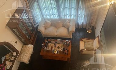 Casa estilo chalet 6 ambientes con jardín y quincho en venta - Bernal
