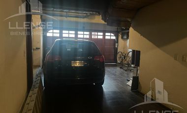Casa estilo chalet 6 ambientes con jardín y quincho en venta - Bernal