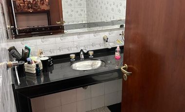 Casa estilo chalet 6 ambientes con jardín y quincho en venta - Bernal
