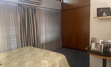 Casa estilo chalet 6 ambientes con jardín y quincho en venta - Bernal