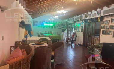Casa estilo chalet 6 ambientes con jardín y quincho en venta - Bernal