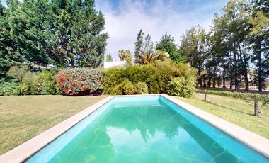 Casa en Venta en Abril Club de Campo