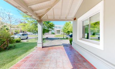 Casa en Venta en Abril Club de Campo