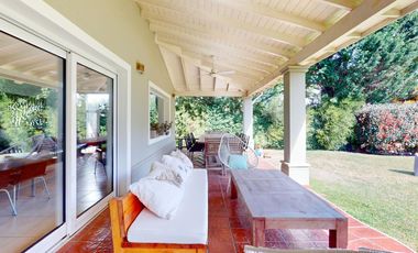 Casa en Venta en Abril Club de Campo