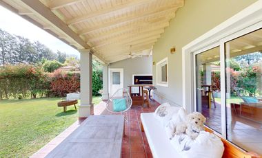 Casa en Venta en Abril Club de Campo