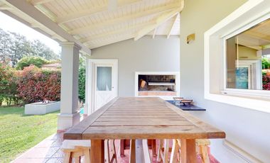 Casa en Venta en Abril Club de Campo