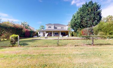 Casa en Venta en Abril Club de Campo