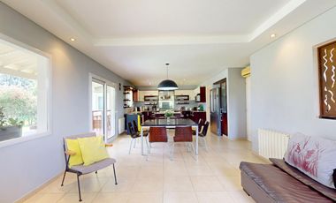 Casa en Venta en Abril Club de Campo