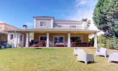 Casa en Venta en Abril Club de Campo