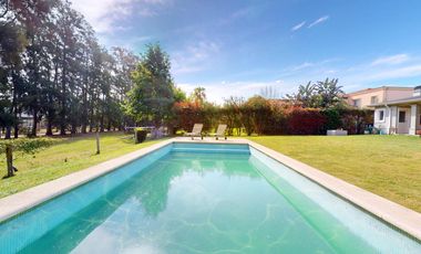 Casa en Venta en Abril Club de Campo