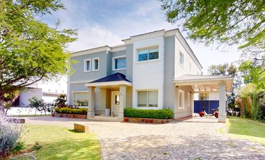 Casa en Venta en Abril Club de Campo