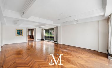 Casa en Barrio Parque con 7 dormitorios, jardin, terraza, 2 cocheras, 2 ascensores, 45 m de frente