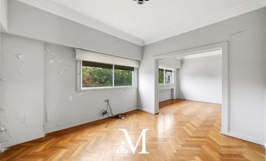 Casa en Barrio Parque con 7 dormitorios, jardin, terraza, 2 cocheras, 2 ascensores, 45 m de frente