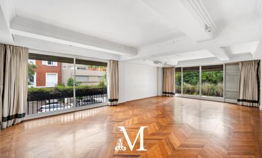 Casa en Barrio Parque con 7 dormitorios, jardin, terraza, 2 cocheras, 2 ascensores, 45 m de frente