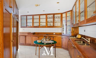 Casa en Barrio Parque con 7 dormitorios, jardin, terraza, 2 cocheras, 2 ascensores, 45 m de frente