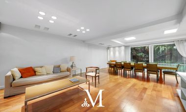Casa en Barrio Parque con 7 dormitorios, jardin, terraza, 2 cocheras, 2 ascensores, 45 m de frente