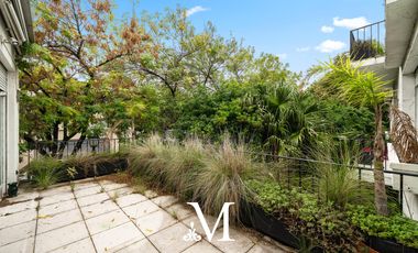 Casa en Barrio Parque con 7 dormitorios, jardin, terraza, 2 cocheras, 2 ascensores, 45 m de frente
