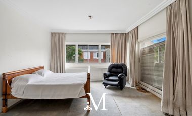Casa en Barrio Parque con 7 dormitorios, jardin, terraza, 2 cocheras, 2 ascensores, 45 m de frente