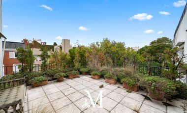 Casa en Barrio Parque con 7 dormitorios, jardin, terraza, 2 cocheras, 2 ascensores, 45 m de frente