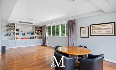 Casa en Barrio Parque con 7 dormitorios, jardin, terraza, 2 cocheras, 2 ascensores, 45 m de frente
