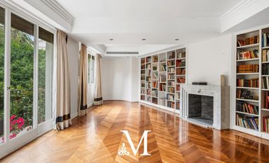 Casa en Barrio Parque con 7 dormitorios, jardin, terraza, 2 cocheras, 2 ascensores, 45 m de frente