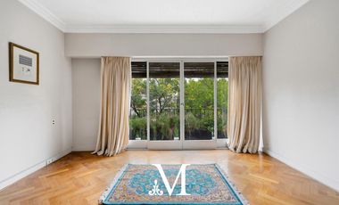 Casa en Barrio Parque con 7 dormitorios, jardin, terraza, 2 cocheras, 2 ascensores, 45 m de frente