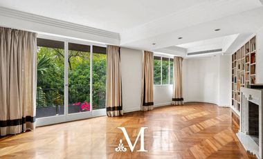 Casa en Barrio Parque con 7 dormitorios, jardin, terraza, 2 cocheras, 2 ascensores, 45 m de frente