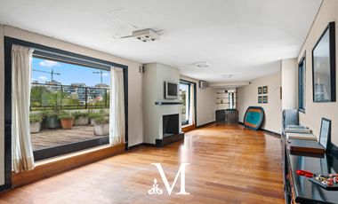 Casa en Barrio Parque con 7 dormitorios, jardin, terraza, 2 cocheras, 2 ascensores, 45 m de frente