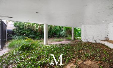 Casa en Barrio Parque con 7 dormitorios, jardin, terraza, 2 cocheras, 2 ascensores, 45 m de frente