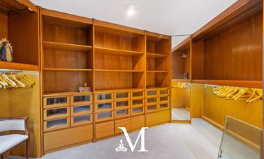 Casa en Barrio Parque con 7 dormitorios, jardin, terraza, 2 cocheras, 2 ascensores, 45 m de frente