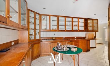 Casa en Barrio Parque con 7 dormitorios, jardin, terraza, 2 cocheras, 2 ascensores, 45 m de frente