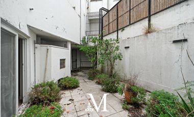 Casa en Barrio Parque con 7 dormitorios, jardin, terraza, 2 cocheras, 2 ascensores, 45 m de frente