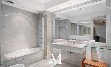 Casa en Barrio Parque con 7 dormitorios, jardin, terraza, 2 cocheras, 2 ascensores, 45 m de frente
