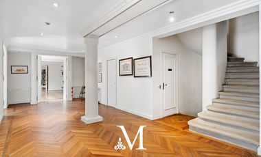 Casa en Barrio Parque con 7 dormitorios, jardin, terraza, 2 cocheras, 2 ascensores, 45 m de frente