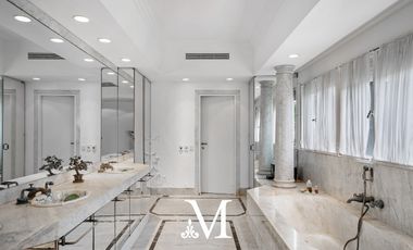 Casa en Barrio Parque con 7 dormitorios, jardin, terraza, 2 cocheras, 2 ascensores, 45 m de frente