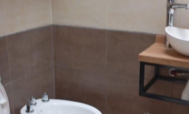 DUPLEX A ESTRENAR 2 DORMITORIOS Y COCHERA  EN LA PLATA