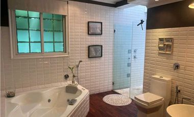 Edificio en Venta en Clayton