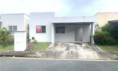 VENDO CASA EN ARBOLEDAS LOS OLIVOS LA CHORRERA